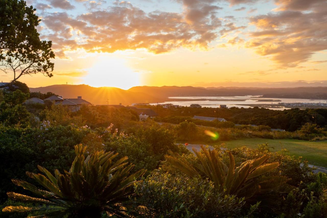 Pezula Nature Retreat Knysna Ngoại thất bức ảnh Sunset over Lake Waikare