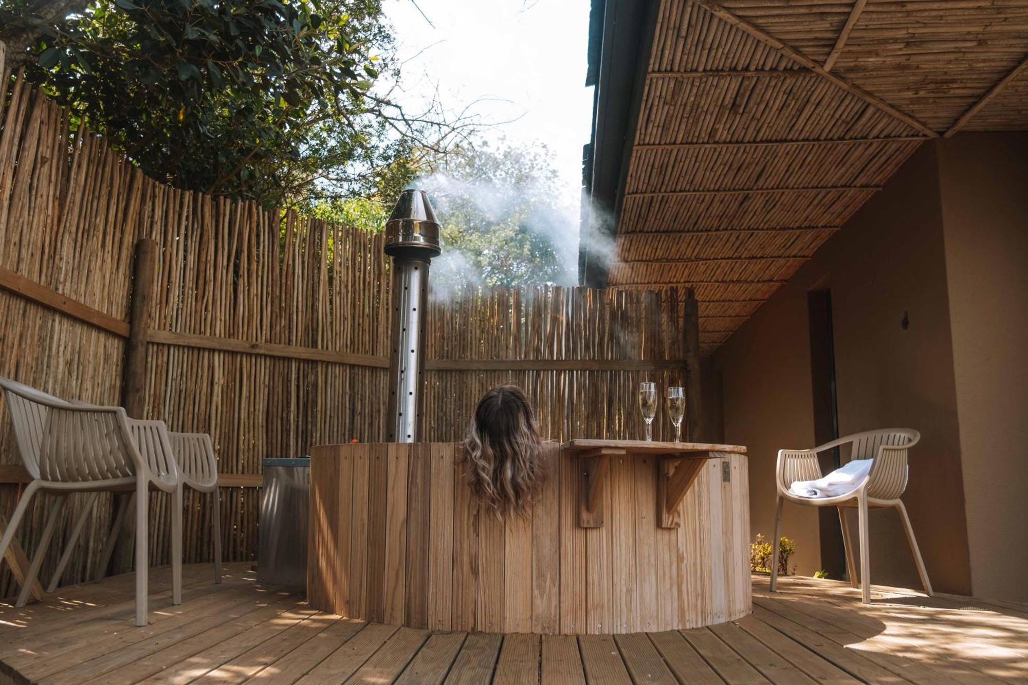 Pezula Nature Retreat Knysna Ngoại thất bức ảnh A wood-fired hot tub