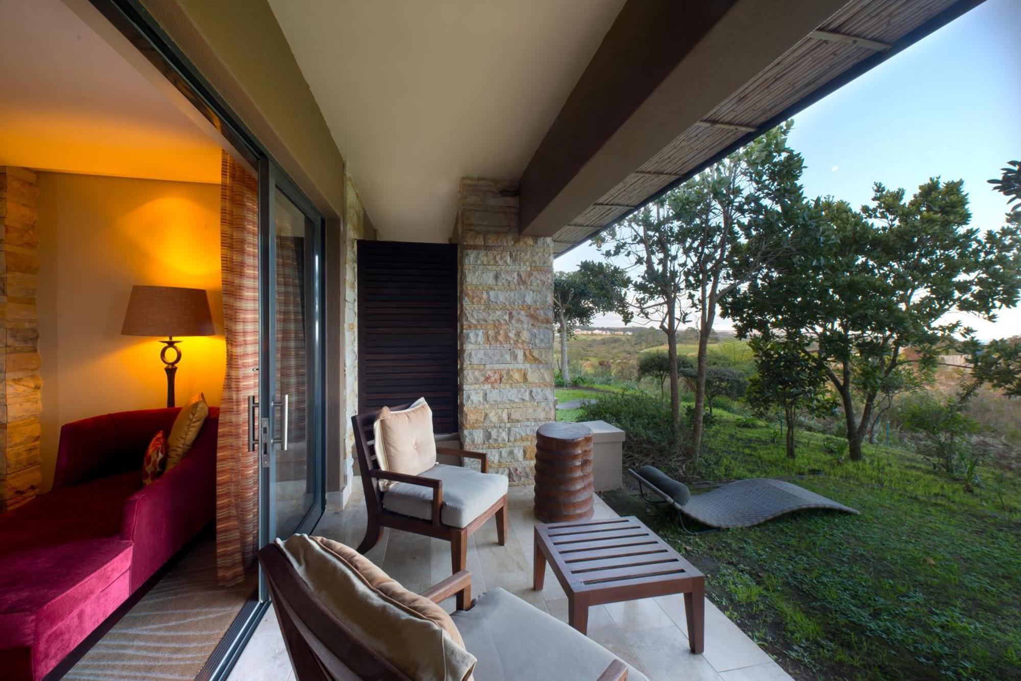 Pezula Nature Retreat Knysna Phòng bức ảnh A balcony at the hotel